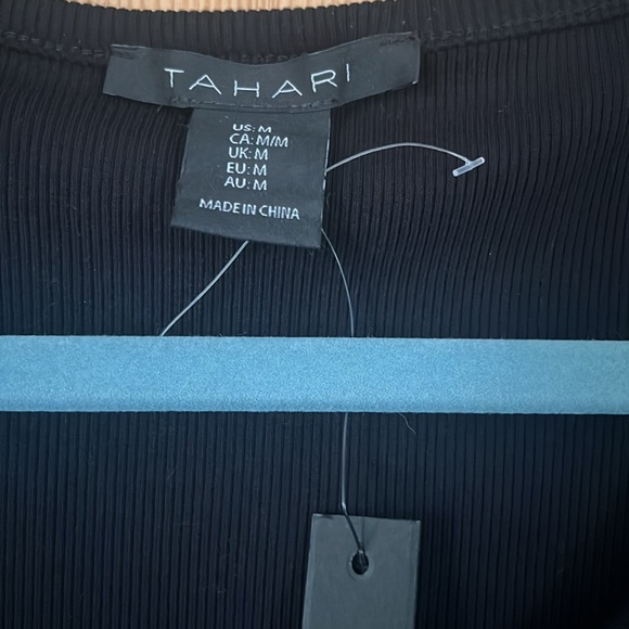 Tahari black stretchy ribbed scoop-neck top (size M) - Picture 2 of 5